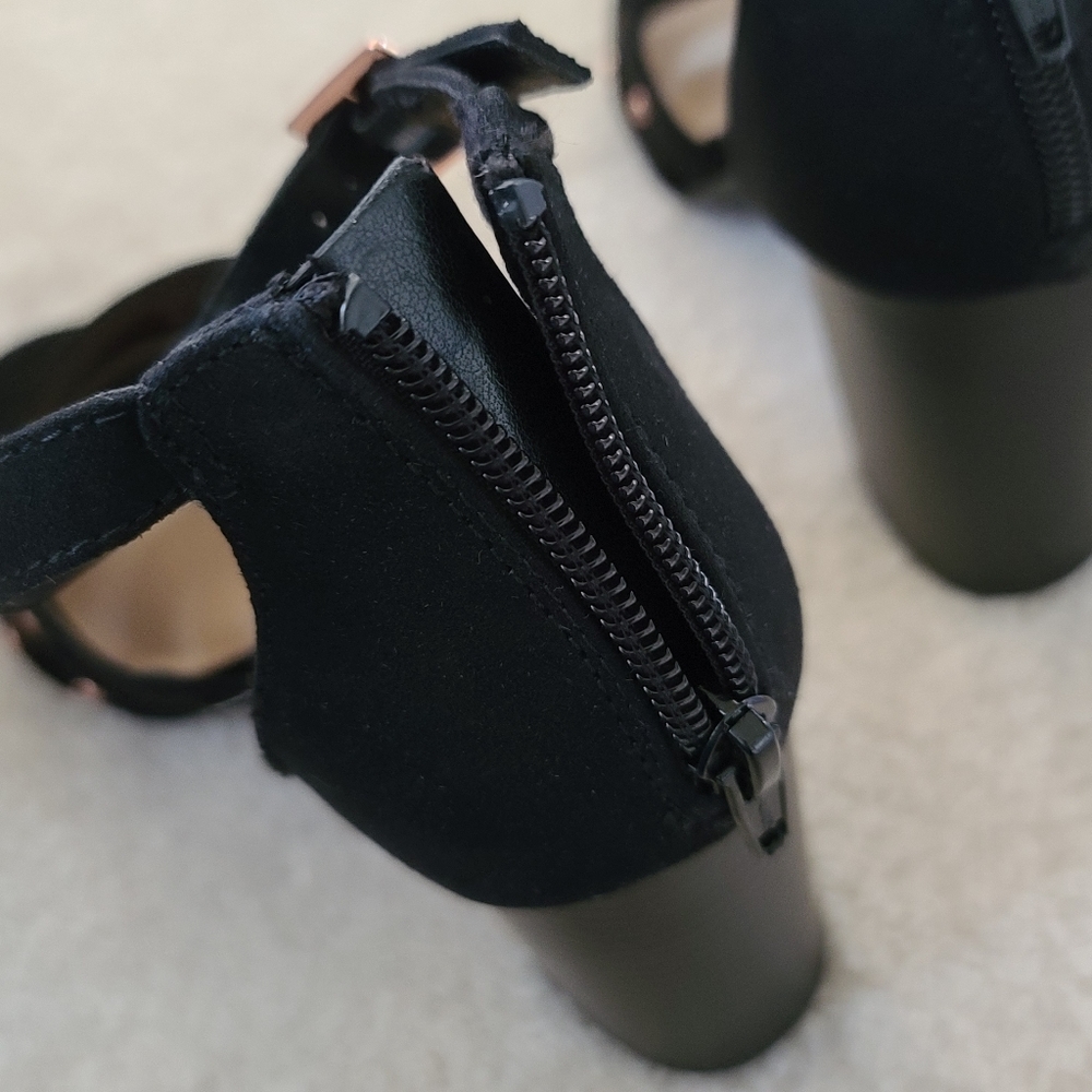LC LAUREN CONRAD Strappy Block Heel Sandals - Picture 6 of 8